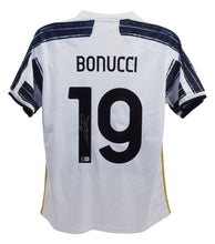 Load image into Gallery viewer, Leonardo Bonucci Juventus Jersey Beckett Authenticated

